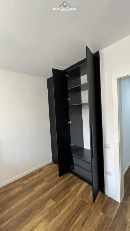 Tirane, jepet me qera apartament 1+1+Ballkon Kati 5, 65 m² 500 € (astir)