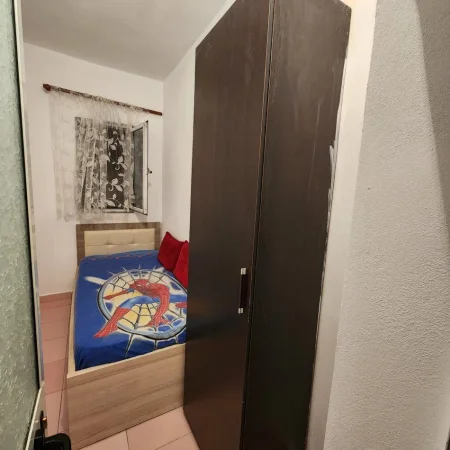 Tirane, jepet me qera apartament 1+1 Kati 1, 70 m² 330 € (Allias)