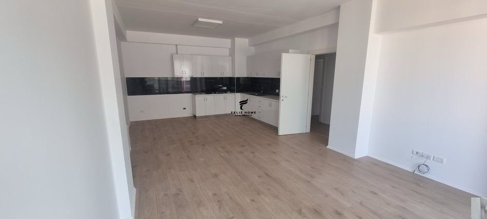 Tirane, jepet me qera apartament 2+1+Ballkon Kati 4, 117 m² 1.250 € (BLLOK)