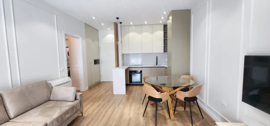 Tirane, jepet me qera 2+1+Ballkon Kati 5, 100 m² 1.800 € (tek Rruga e Kosovareve)