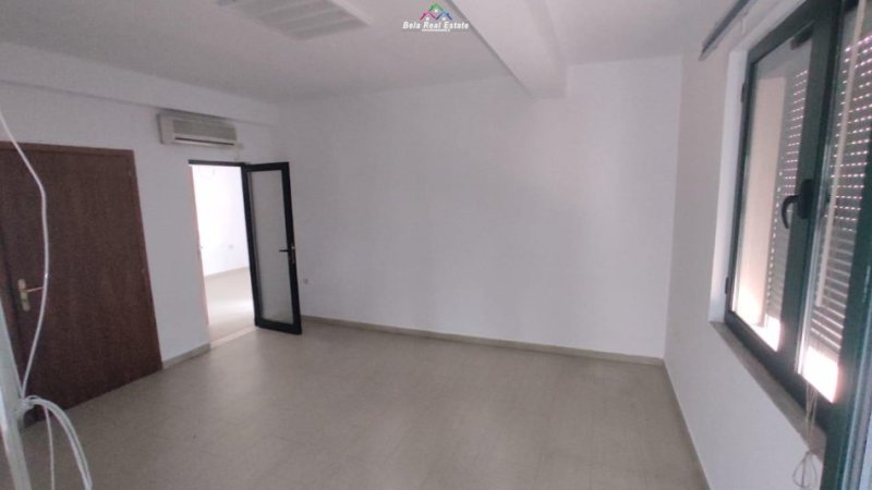 Tirane, jepet me qera zyre Kati 2, 115 m² 1.000 € (brryli)
