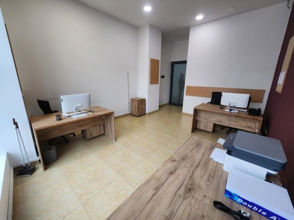 Tirane, jepet me qera zyre Kati 2, 40 m² 470 € (Myslym Shyr)