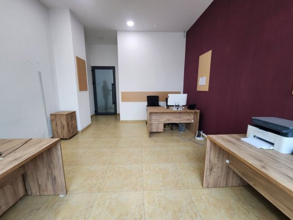 Tirane, jepet me qera zyre Kati 2, 40 m² 470 € (Myslym Shyr)