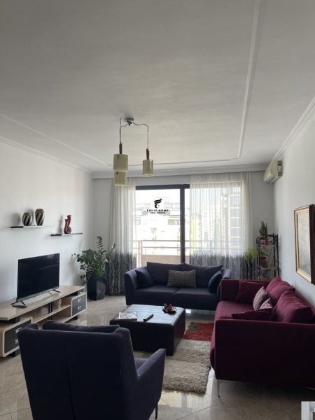 Tirane, jepet me qera apartament 2+1+Ballkon Kati 8, 145 m² 800 € (BLLOKU)