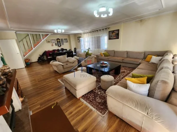 Tirane, shitet apartament duplex 3+1+Aneks+Ballkon Kati 3, 209 m² 300.000 € (Blloku Gintash)