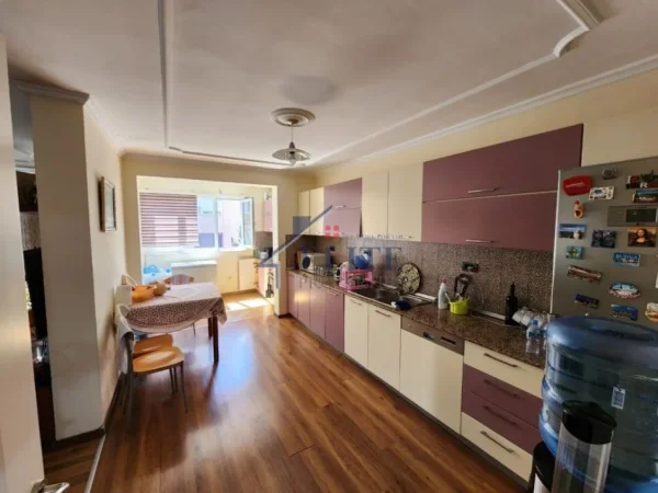 Tirane, shitet apartament duplex 3+1+Aneks+Ballkon Kati 3, 209 m² 300.000 € (Blloku Gintash)