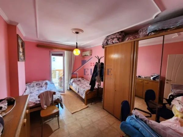 Tirane, shitet apartament duplex 3+1+Aneks+Ballkon Kati 3, 209 m² 300.000 € (Blloku Gintash)