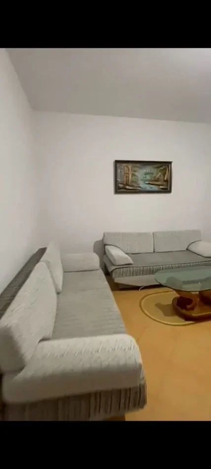 Tirane, jepet me qera 2+1 Kati 1, 80 m² 350 € (Jepet Super Shtepi 2+1 Me Qera ne Sauk.)