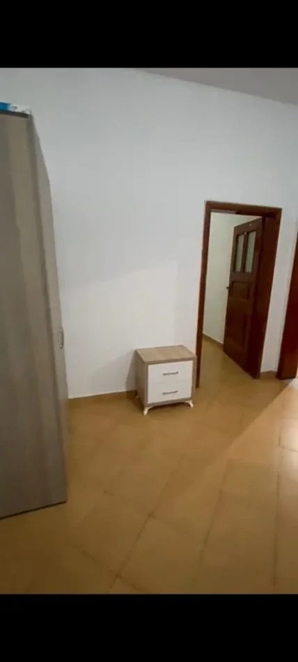 Tirane, jepet me qera 2+1 Kati 1, 80 m² 350 € (Jepet Super Shtepi 2+1 Me Qera ne Sauk.)