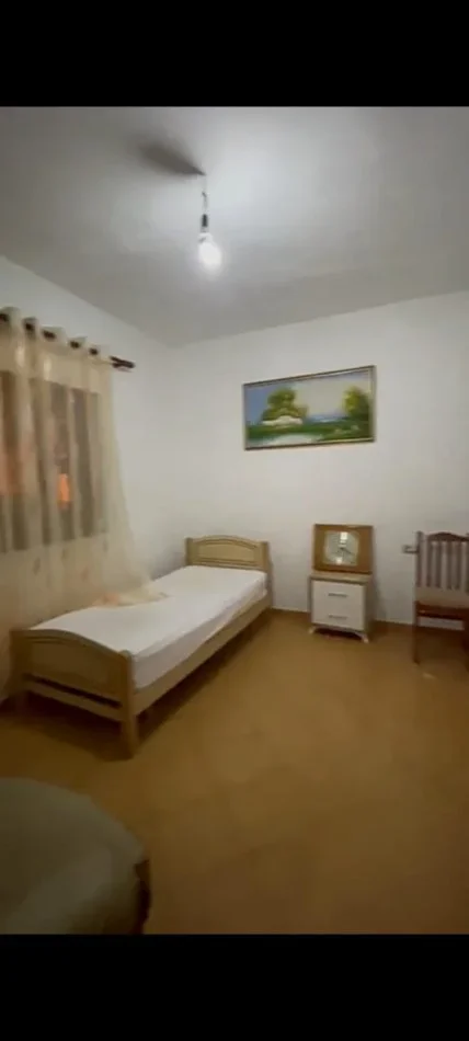 Tirane, jepet me qera 2+1 Kati 1, 80 m² 350 € (Jepet Super Shtepi 2+1 Me Qera ne Sauk.)