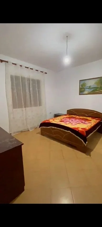 Tirane, jepet me qera 2+1 Kati 1, 80 m² 350 € (Jepet Super Shtepi 2+1 Me Qera ne Sauk.)