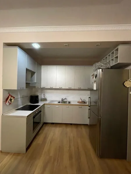 Tirane, jepet me qera apartament 2+1 , 90 m² 750 € (Liqeni i Thate)