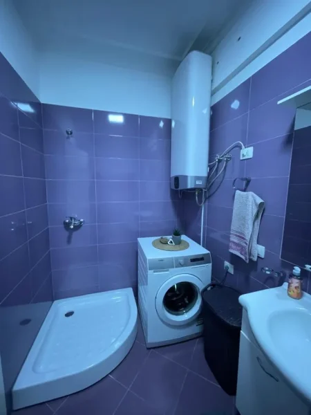 Tirane, jepet me qera apartament 2+1 , 90 m² 750 € (Liqeni i Thate)
