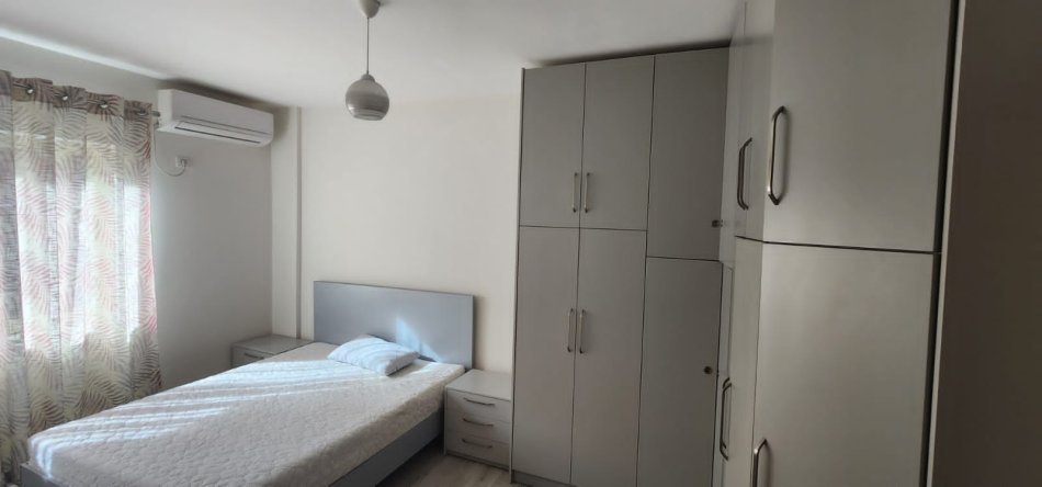Tirane, jepet me qera apartament 2+1 Kati 4, 100 m² 700 € (Kopshti Zoologjik)