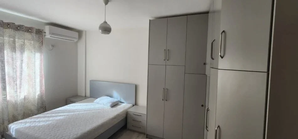 Tirane, jepet me qera apartament 2+1 Kati 4, 100 m² 700 € (Kopshti Zoologjik)