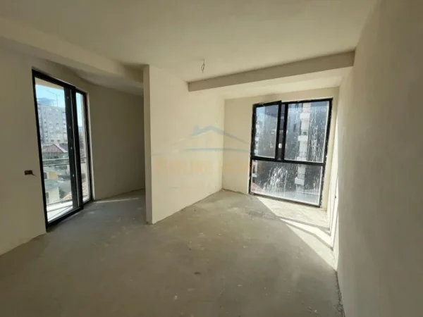 Tirane, shitet apartament 2+1+Ballkon Kati 4, 107 m² 230.000 € (Rezidenca Mine Peza)