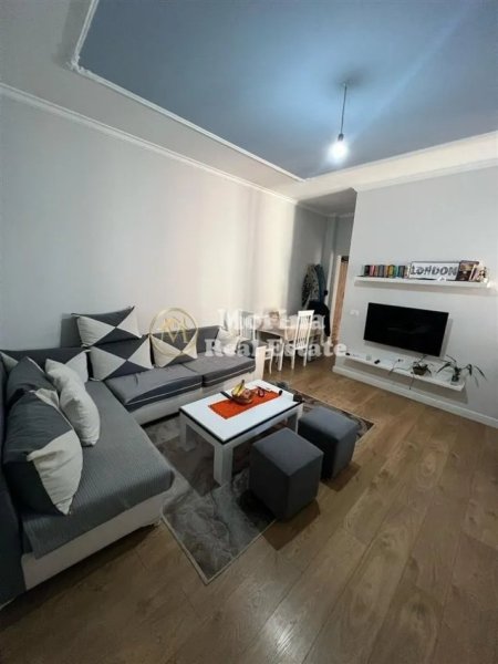 Tirane, jepet me qera apartament 1+1 Kati 2, 70 m² 400 € (Selite)