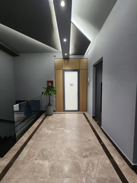 Tirane, jepet me qera ambjent biznesi Kati 2, 40 m²47.000L