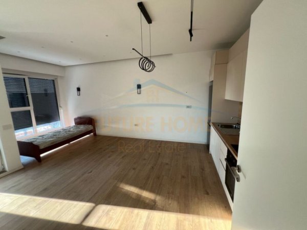 Tirane, jepet me qera apartament 2+1+Ballkon Kati 8, 83 m² 500 € (Bulevardi i Ri)