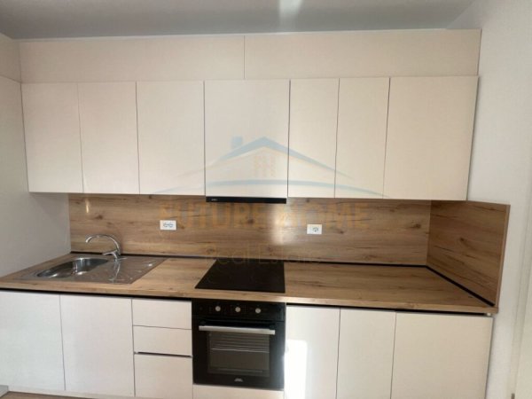 Tirane, jepet me qera apartament 2+1+Ballkon Kati 8, 83 m² 500 € (Bulevardi i Ri)
