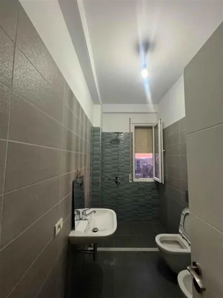 Tirane, jepet me qera apartament 3+1 Kati 9, (Ish Fusha e Aviacionit)
