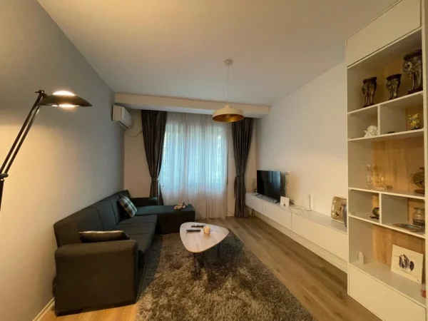 Tirane, jepet me qera apartament 1+1 , 59 m² 683.867.955 € (5 Maji)