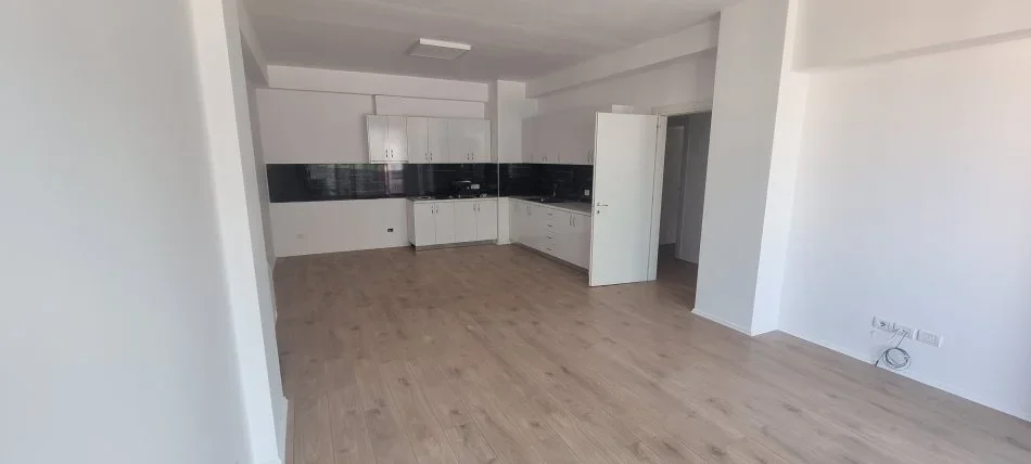 Tirane, jepet me qera zyre Kati 4, 117 m² 1.250 € (bllok)
