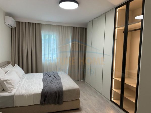 Tirane, jepet me qera apartament 2+1+Ballkon Kati 8, 115 m² 1.200 € (Komuna e Parisit)