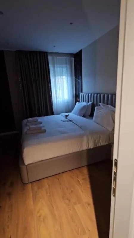 Tirane, jepet me qera apartament 2+1+Ballkon Kati 7, 110 m² 1.200 € (KOMUNA E PARISIT)