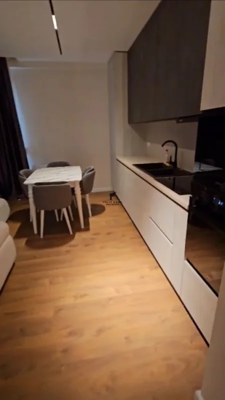 Tirane, jepet me qera apartament 2+1+Ballkon Kati 7, 110 m² 1.200 € (KOMUNA E PARISIT)