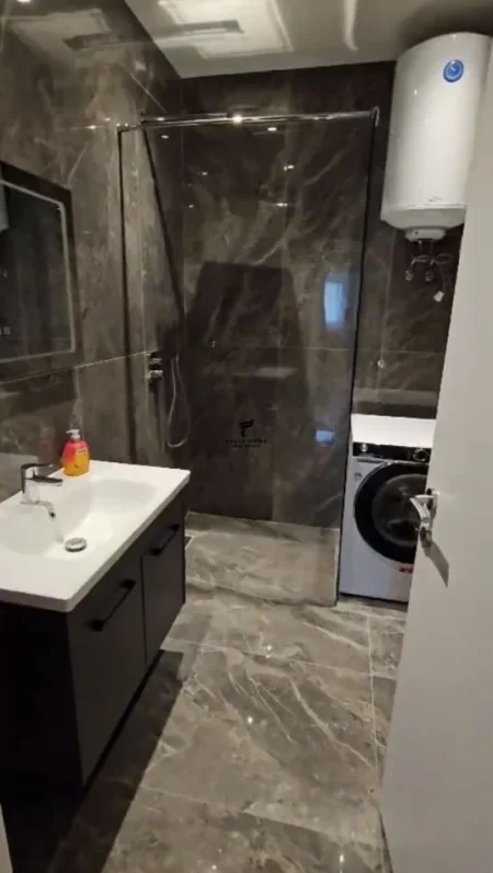 Tirane, jepet me qera apartament 2+1+Ballkon Kati 7, 110 m² 1.200 € (KOMUNA E PARISIT)