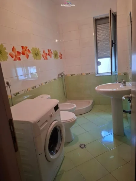 Tirane, jepet me qera apartament 2+1 Kati 5, 98 m² 450 € (yzberisht)
