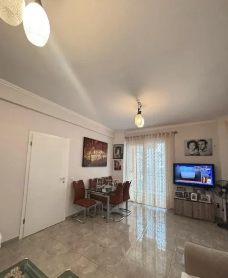 Tirane, jepet me qera apartament 1+1+Aneks Kati 2, 75 m² 500 € (selvia , shkolla e kuqe)