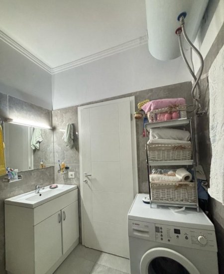 Tirane, jepet me qera apartament 1+1+Aneks Kati 2, 75 m² 500 € (selvia , shkolla e kuqe)