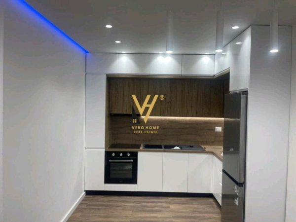 Tirane, jepet me qera apartament 2+1+Ballkon Kati 4, 75 m² 600 € (5 MAJI)