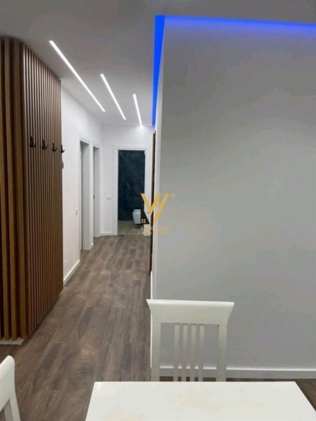Tirane, jepet me qera apartament 2+1+Ballkon Kati 4, 75 m² 600 € (5 MAJI)