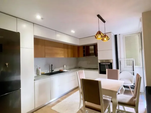 Tirane, shitet apartament 2+1 , 120 m² 166.000 € (Spitali Amerikan 3)