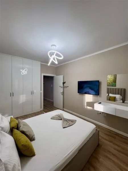 Tirane, jepet me qera apartament 1+1+Ballkon Kati 2, 73 m² 900 € (KOMUNA E PARISIT)