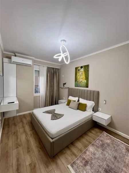 Tirane, jepet me qera apartament 1+1+Ballkon Kati 2, 73 m² 900 € (KOMUNA E PARISIT)