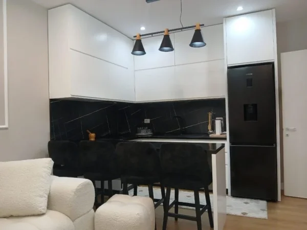 Tirane, jap me qera apartament 2+1+Ballkon Kati 1, 78 m² 650 € (Fusha e Aviacionit)