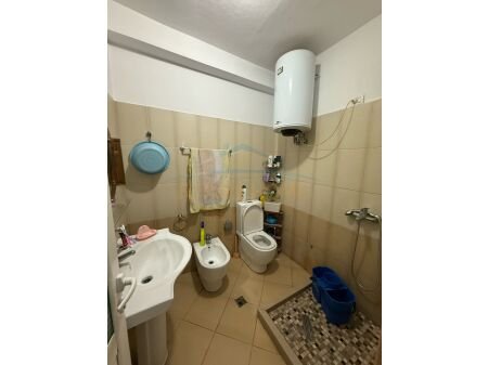 Qera, Apartament 3+1+2 (per banim ose biznes), Rruga Kongresi i Manastirit, Tirane. AREA49813