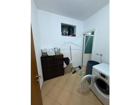 Qera, Apartament 3+1+2 (per banim ose biznes), Rruga Kongresi i Manastirit, Tirane. AREA49813