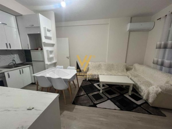 Tirane, jepet me qera apartament 3+1+Ballkon Kati 9, 95 m² 600 € (ISH FUSHA E AVIACIONIT)