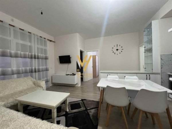 Tirane, jepet me qera apartament 3+1+Ballkon Kati 9, 95 m² 600 € (ISH FUSHA E AVIACIONIT)