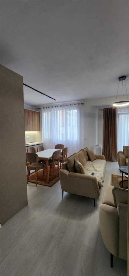 Tirane, jepet me qera apartament 2+1+Ballkon Kati 3, 100 m² 700 € (FUSHA E AVIACIONIT)