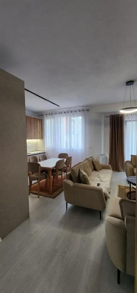 Tirane, jepet me qera apartament 2+1+Ballkon Kati 3, 100 m² 700 € (FUSHA E AVIACIONIT)