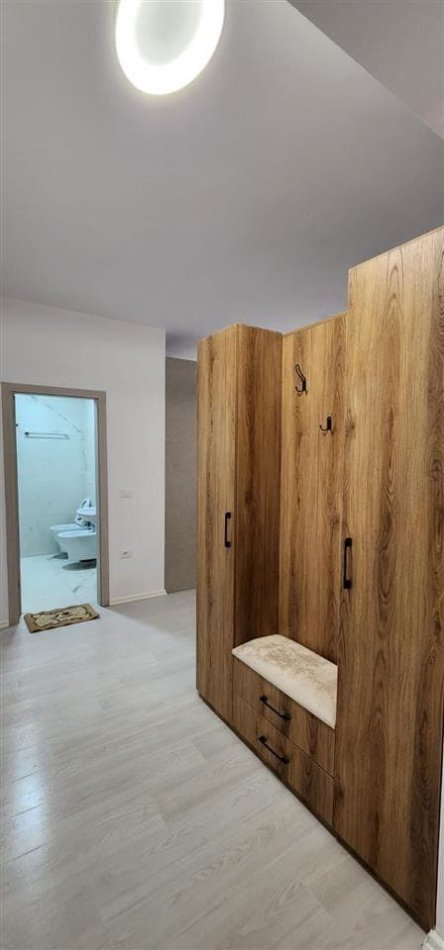 Tirane, jepet me qera apartament 2+1+Ballkon Kati 3, 100 m² 700 € (FUSHA E AVIACIONIT)