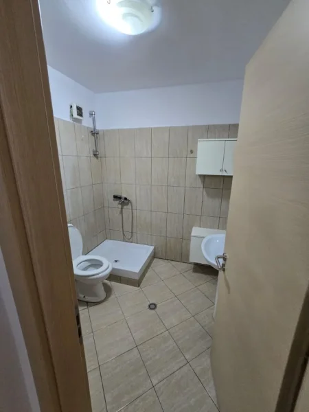 Tirane, shitet apartament 1+1+Ballkon Kati 5, 76 m² 98.000 € (Astir)