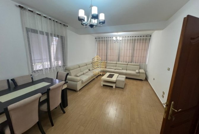 Tirane, jepet me qera Vile 2+1+Ballkon Kati 2, 120 m² 550 € (Rruga Abedin Pasha)