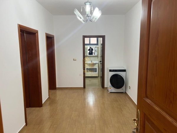 Tirane, jepet me qera Vile 2+1+Ballkon Kati 2, 120 m² 550 € (Rruga Abedin Pasha)